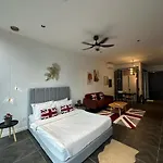 Scarletz Suites Klcc By Cityscape